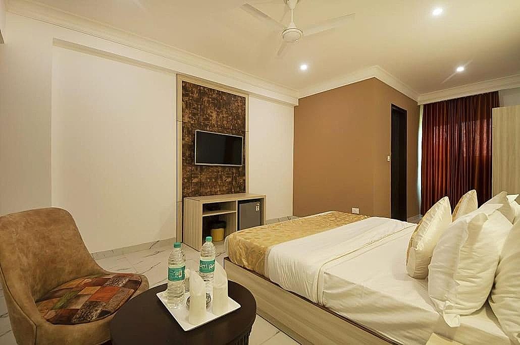 Premium Double Room With King Size Bed With Airport Drop