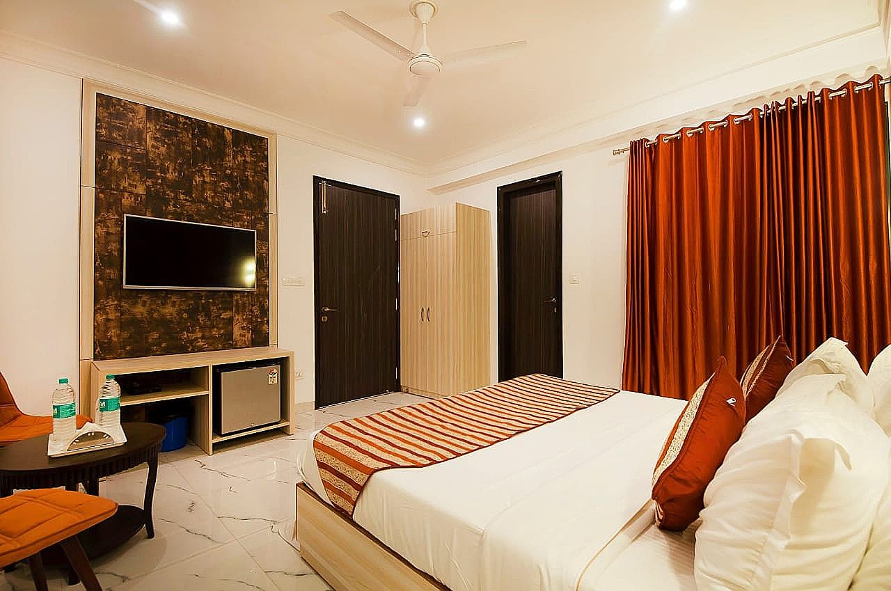Hotel Almora Delhi Airport Deluxe Room Including Airport Drop 2
