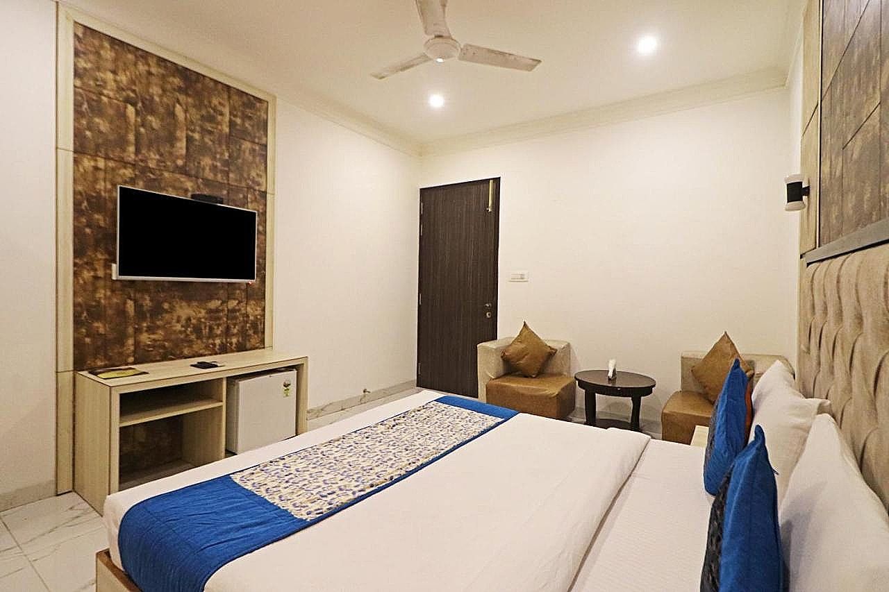 Hotel Almora Delhi Airport Deluxe Room Including Airport Drop 6