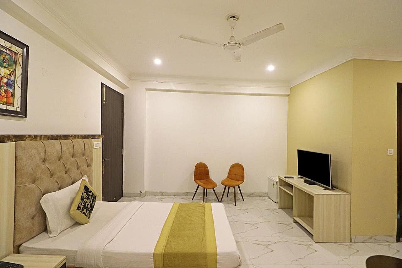 Hotel Almora Delhi Airport Deluxe Room Including Airport Drop 10