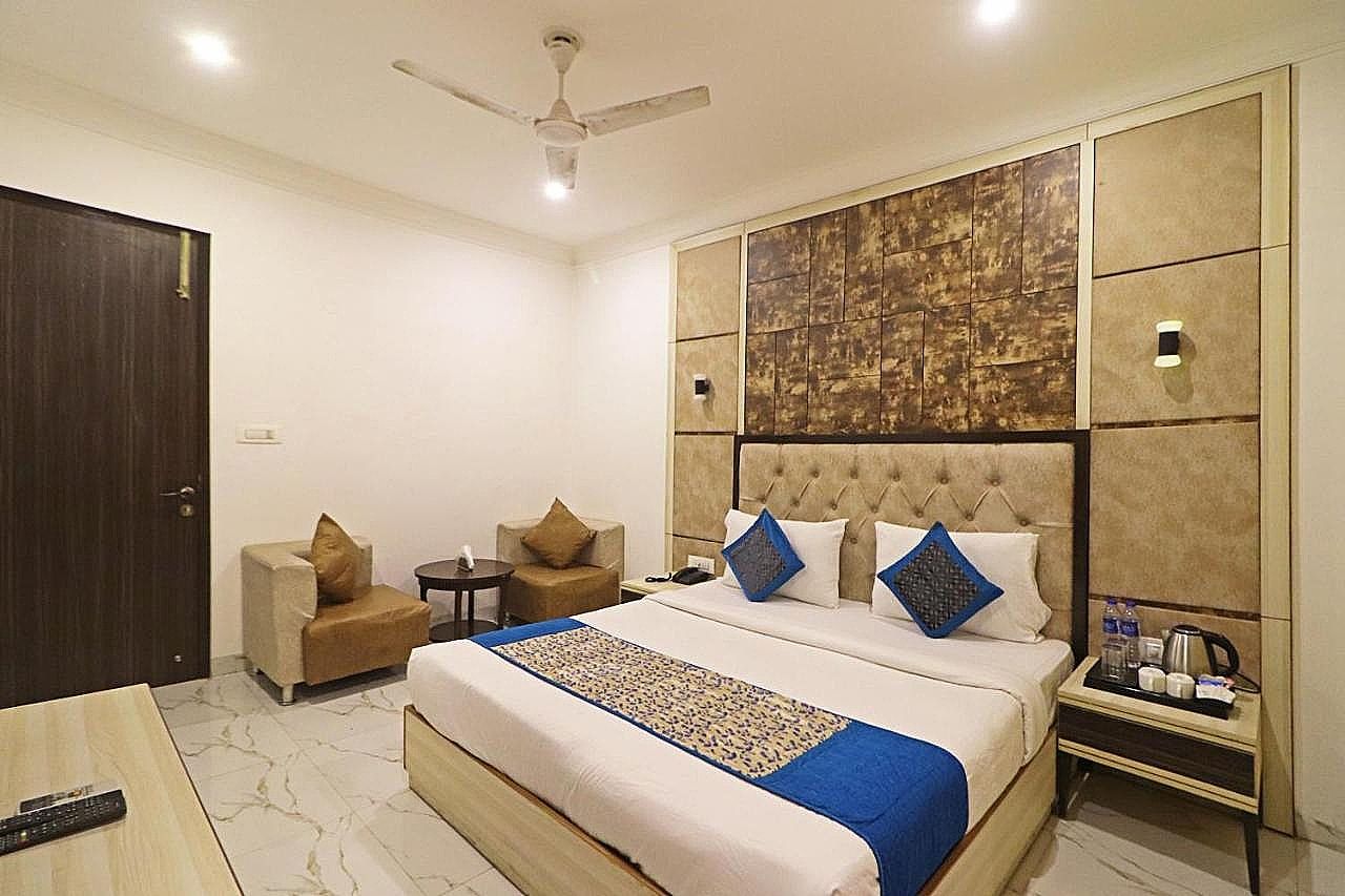 Hotel Almora Delhi Airport Deluxe Room Including Airport Drop 3