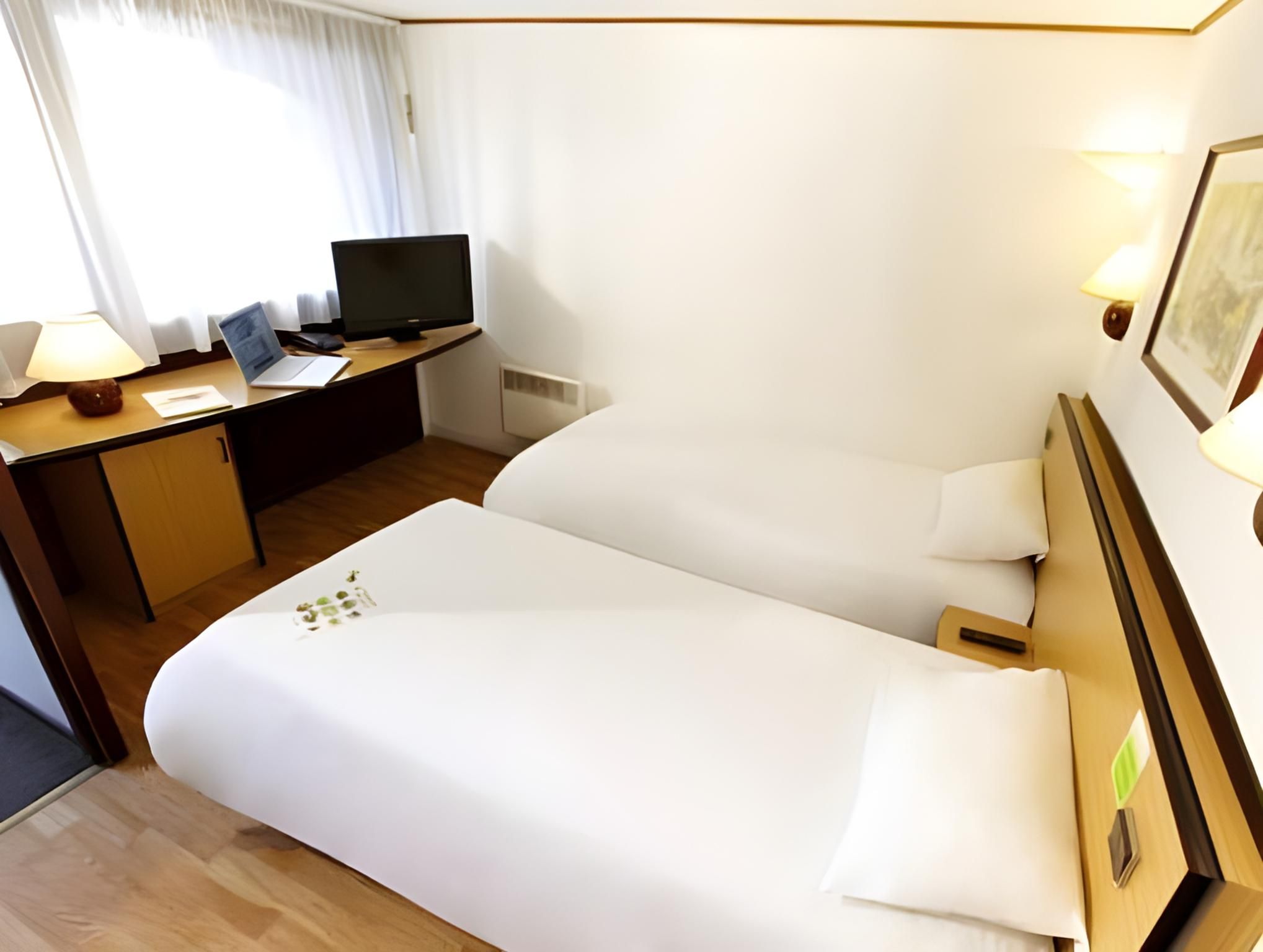 2 Single Beds