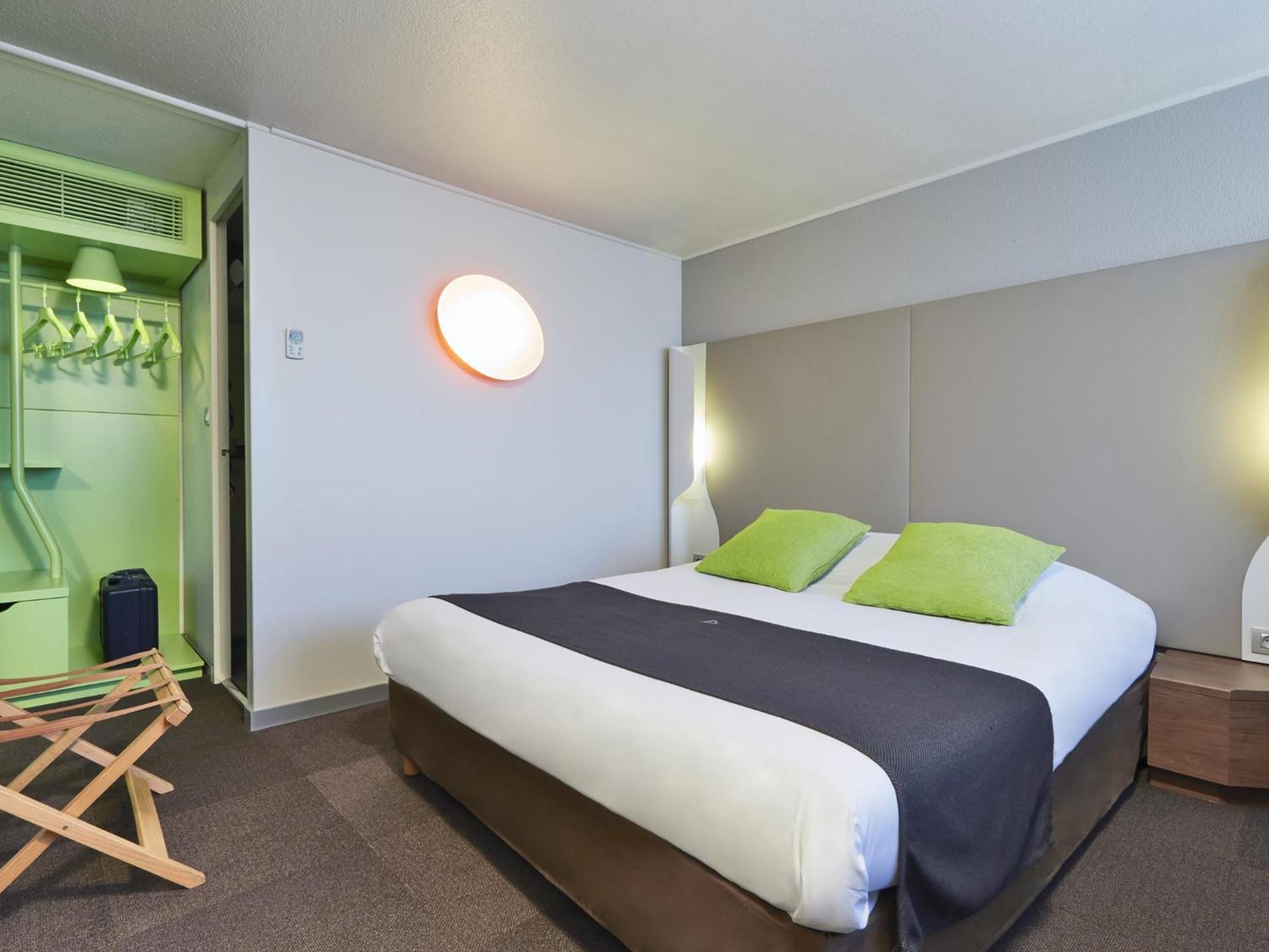 Standard Double Room with One Single Bed - Up to Ten Years