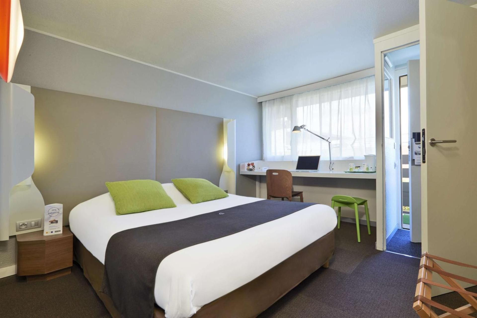 Standard Double Room with One Single Bed - Up to Ten Years
