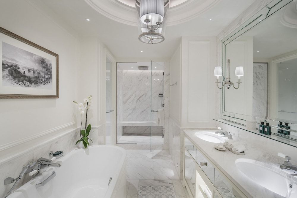 Four Seasons Hotel Doha Deluxe Room, 1 King Bed, City View 4