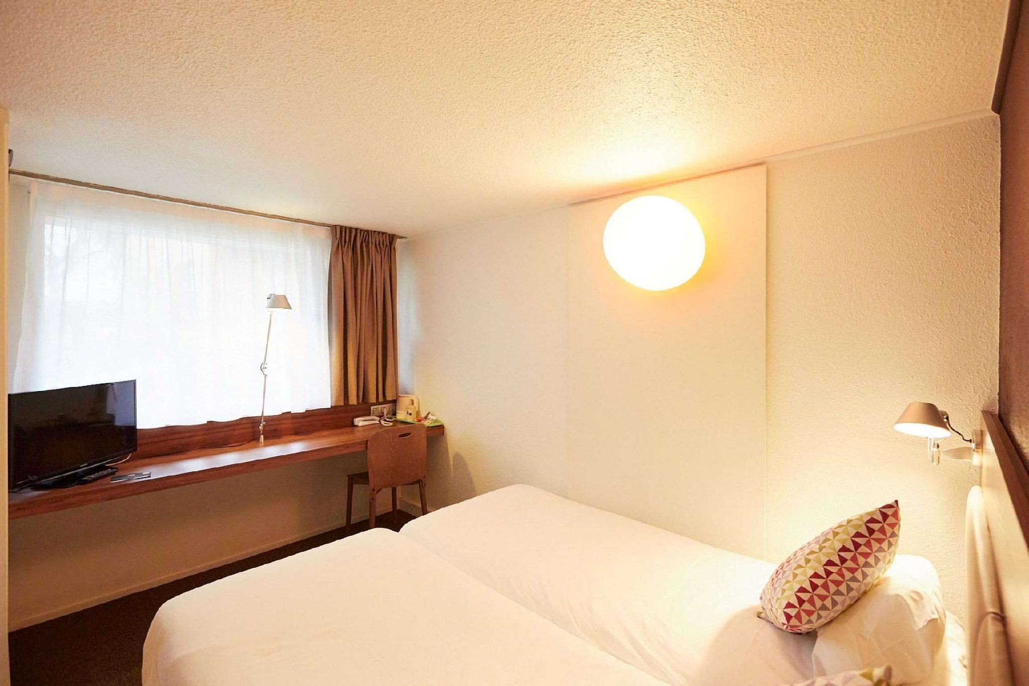 Campanile Pau Twin Room - 2 Single beds