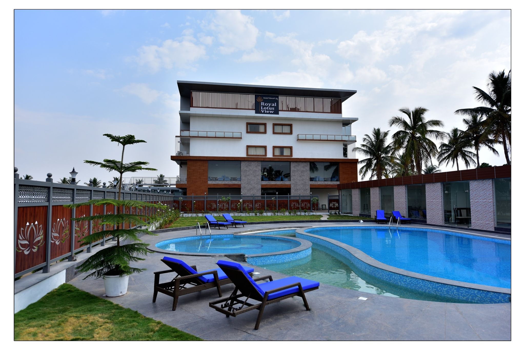 undefined Royal Lotus View 6