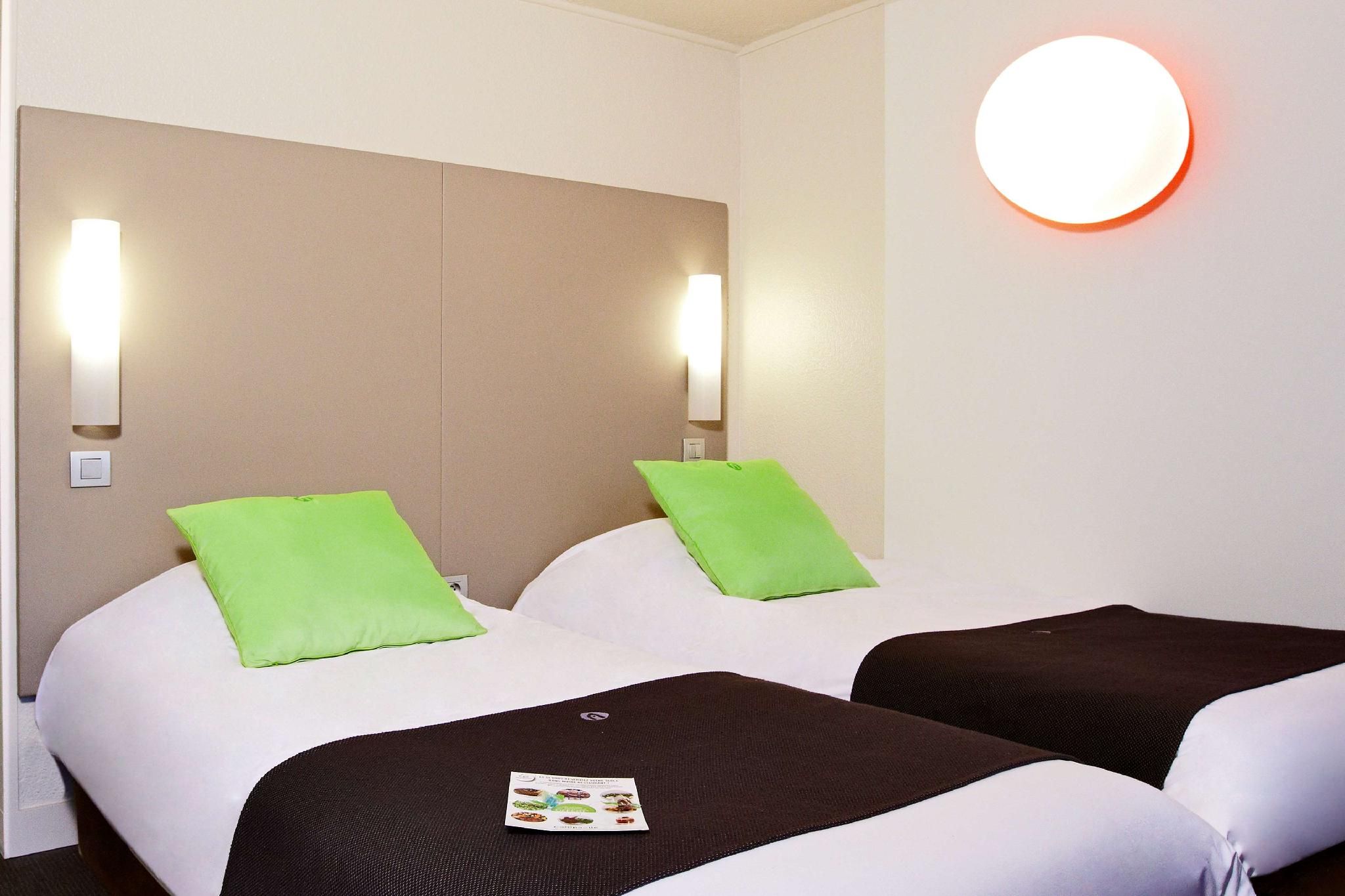 2 Single Beds