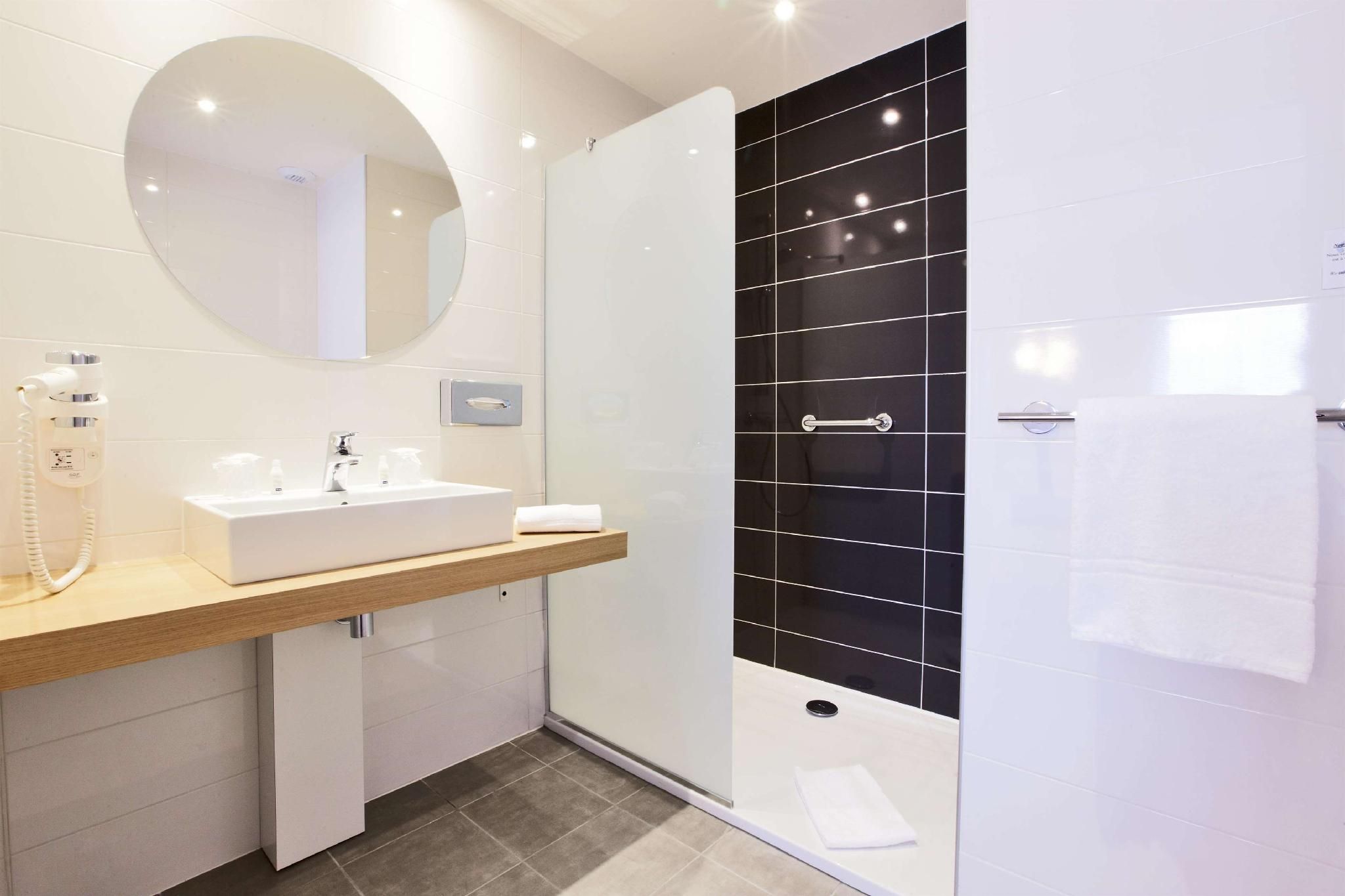 Superior Room - 1 Double Bed 2 Single Beds