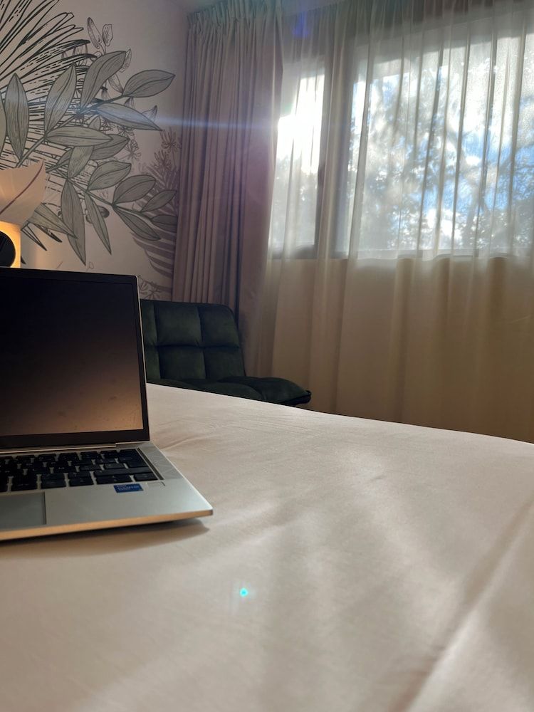 Kyriad Marseille - Vitrolles Aéroport Superior Room, 1 Double Bed 9