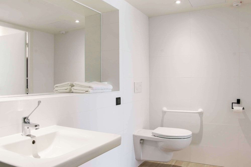 Kyriad Marseille - Vitrolles Aéroport Superior Room, 1 Double Bed 10