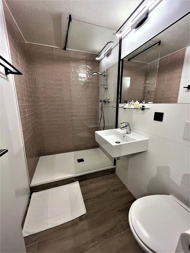 Kyriad Marseille - Vitrolles Aéroport Superior Room, 1 Double Bed 15