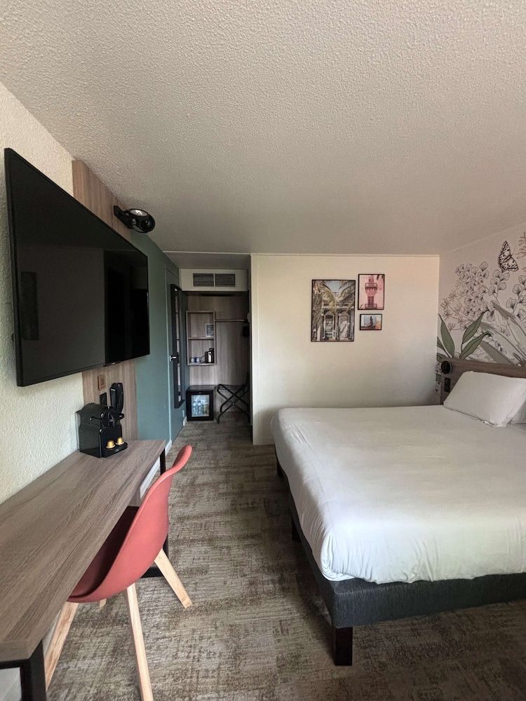 Kyriad Marseille - Vitrolles Aéroport Superior Room, 1 Double Bed 4