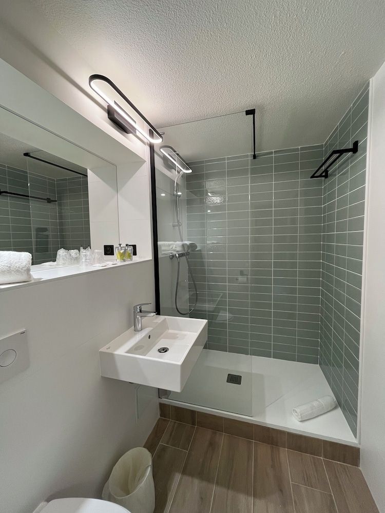 Kyriad Marseille - Vitrolles Aéroport Superior Room, 1 Double Bed 16