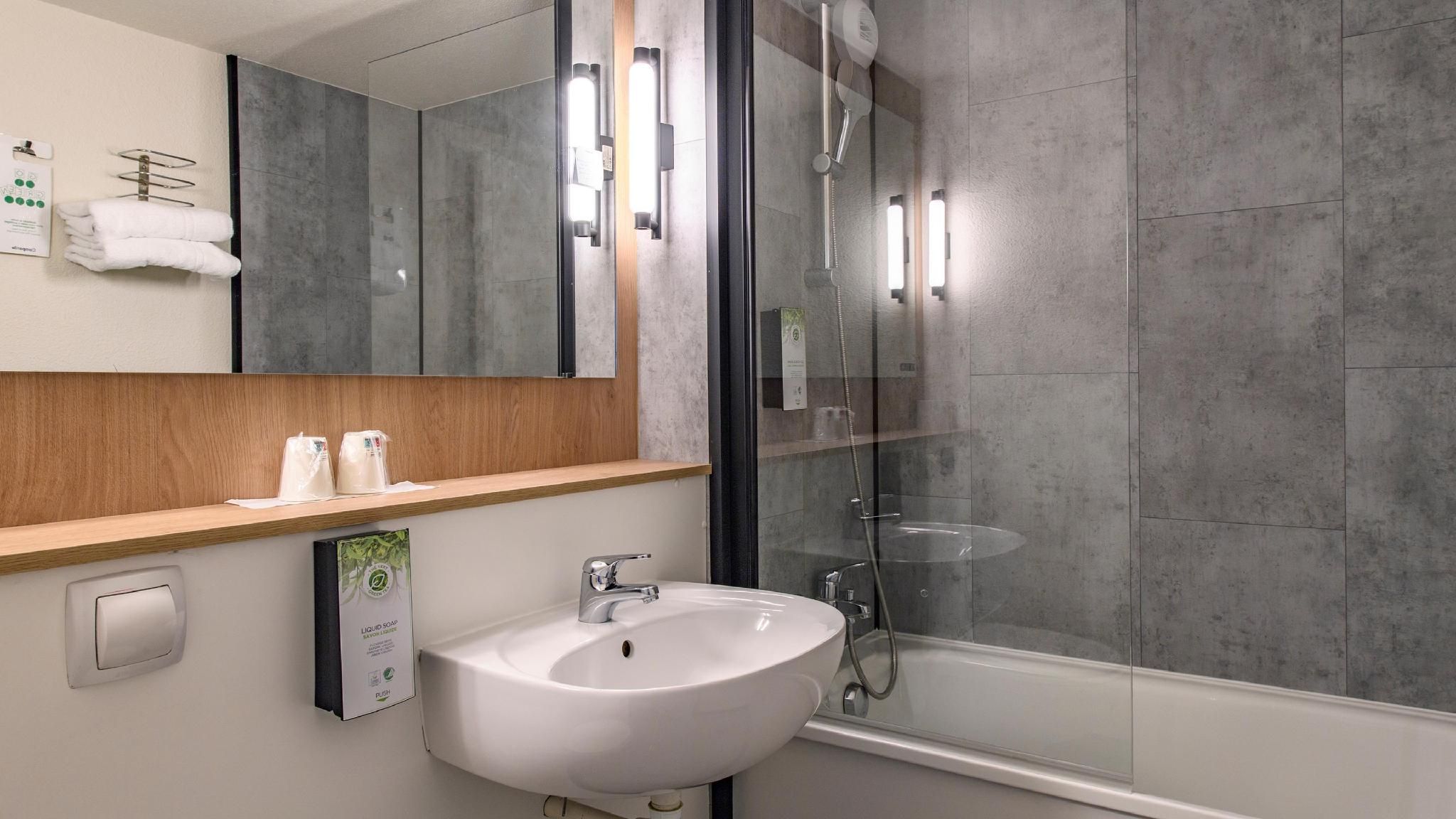 Campanile PRIME - Nîmes Centre Standard Room - 2 Single Beds 3