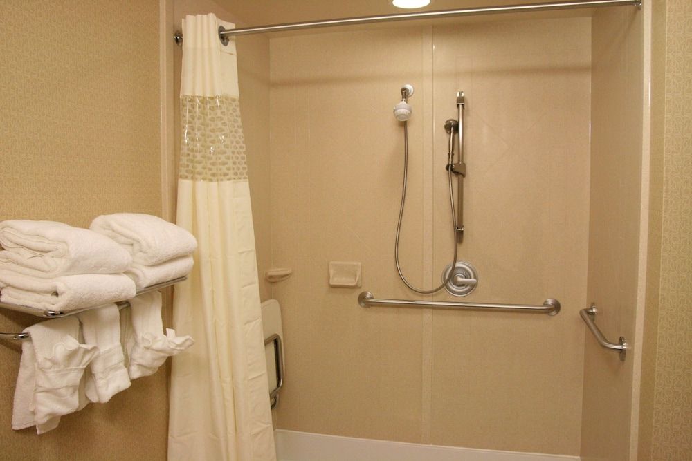 Suite, 1 King Bed Studio, Accessible (Mobility, Roll-in Shower)