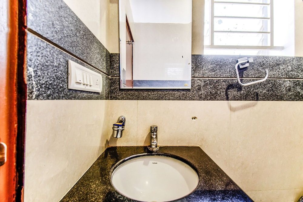 FabHotel Kings L Grand Premium Room 11