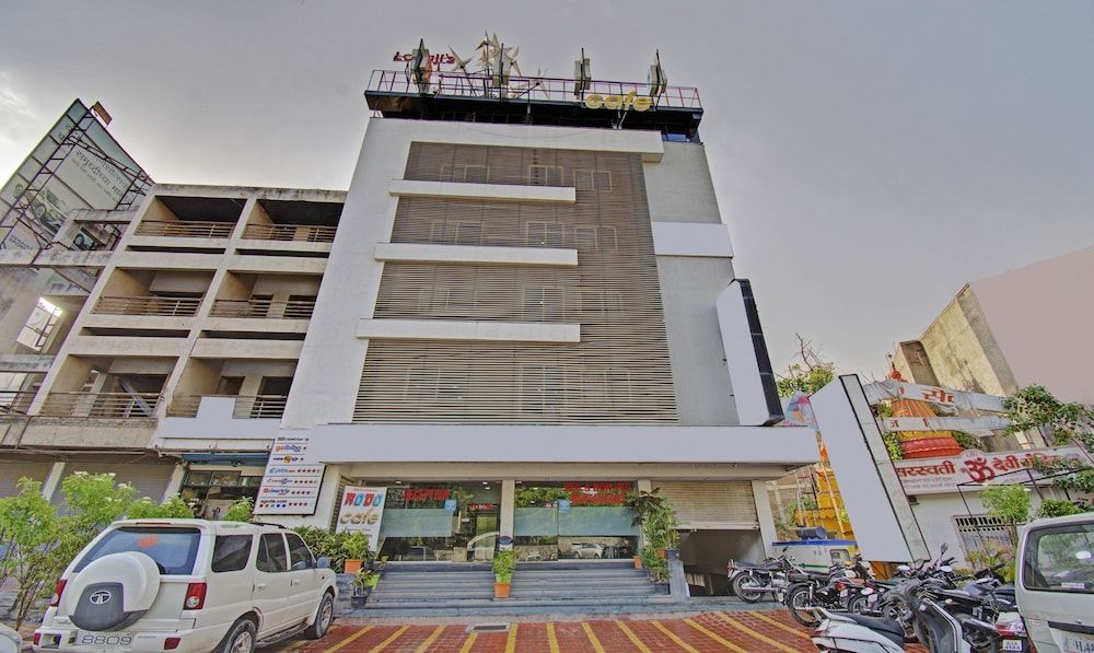 undefined Treebo Lalaji's Executive 8