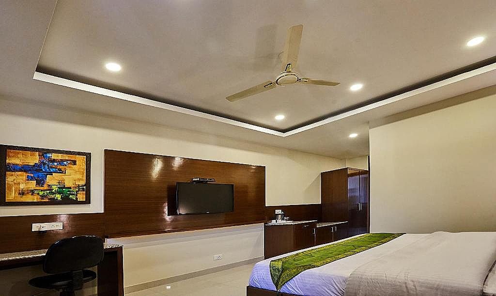 Treebo Grand Legacy Elite With Roof Top Cafe Deluxe Double Room 7