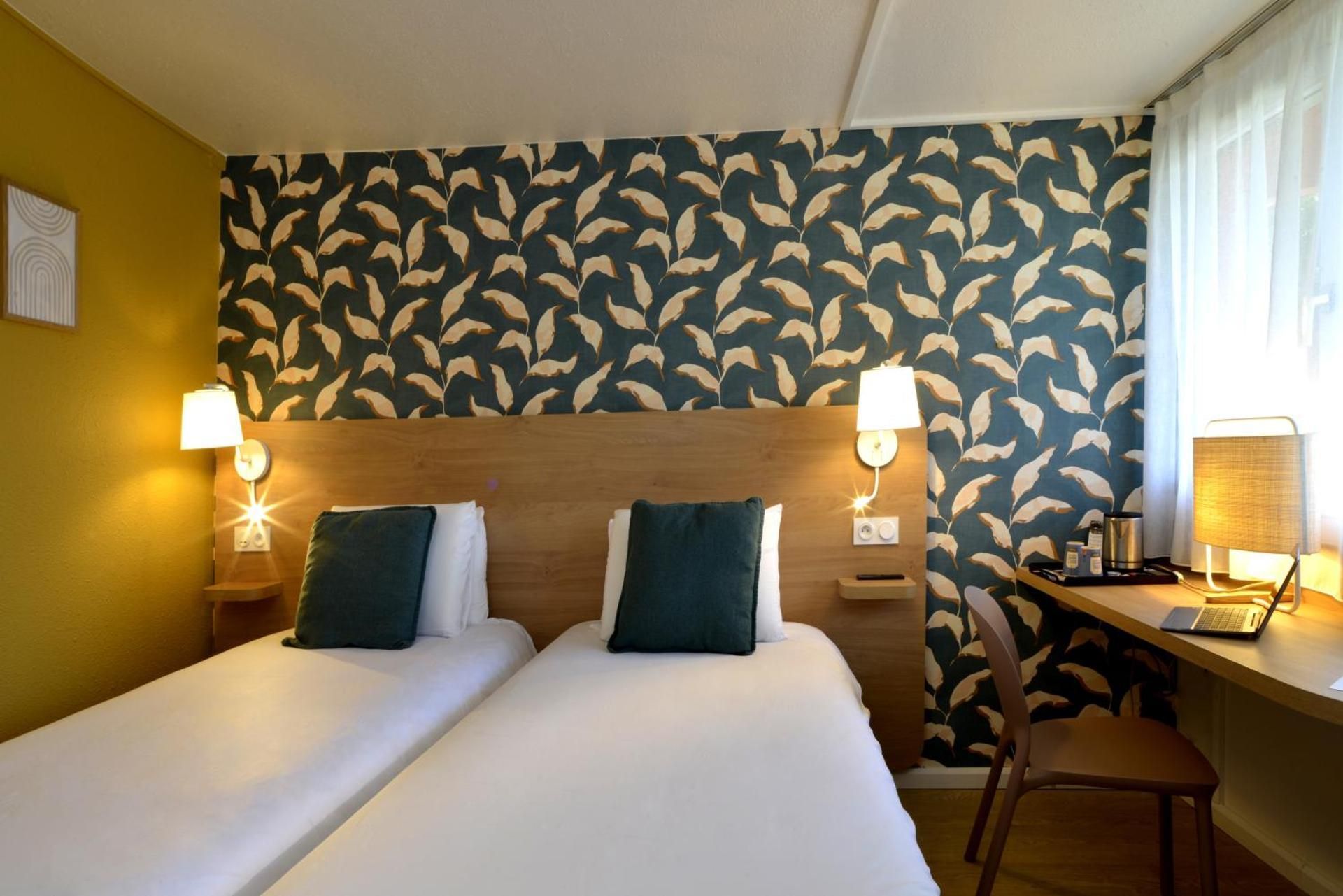 2 Single Beds