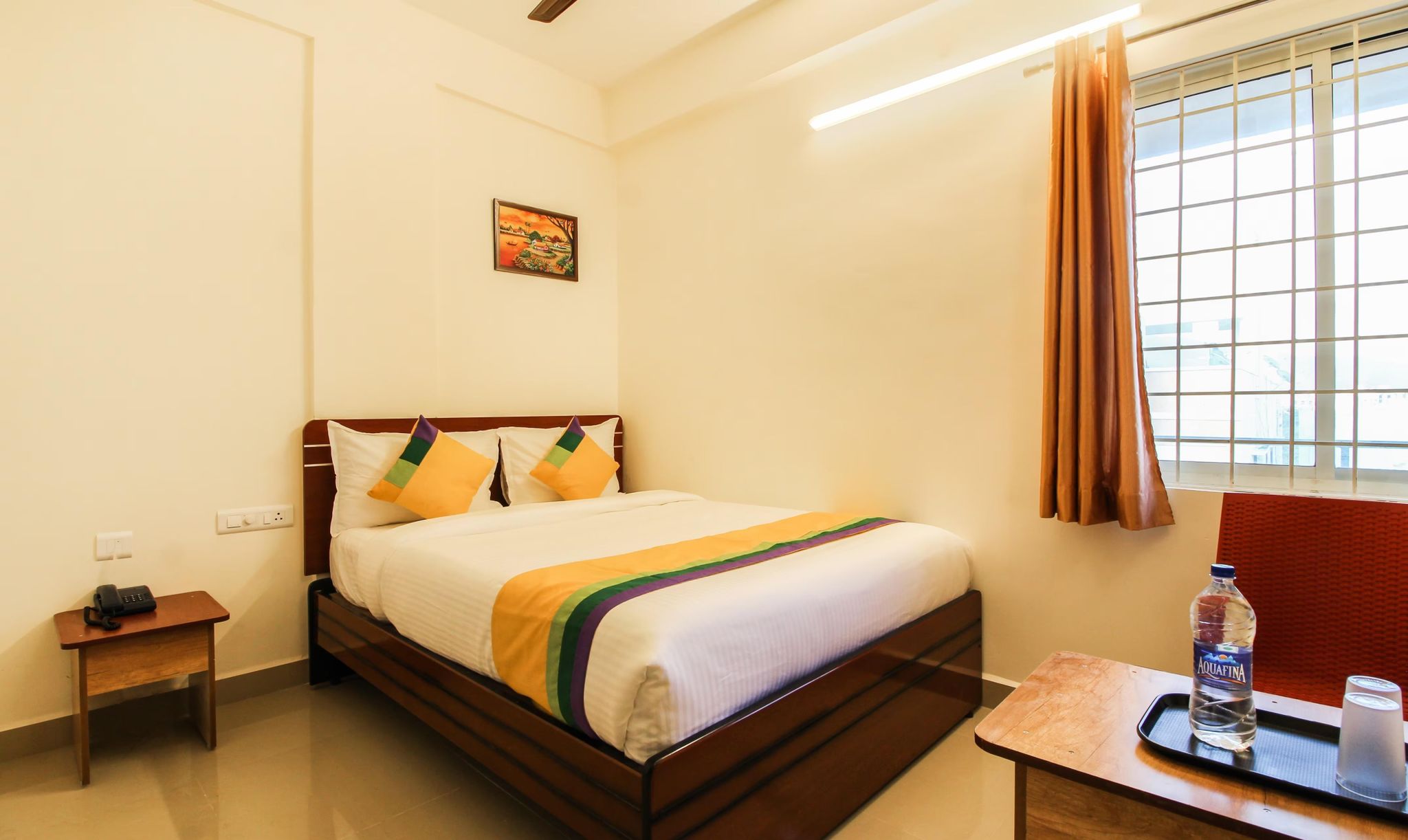Itsy Hotels Riyas Grand Deluxe Double Room 2