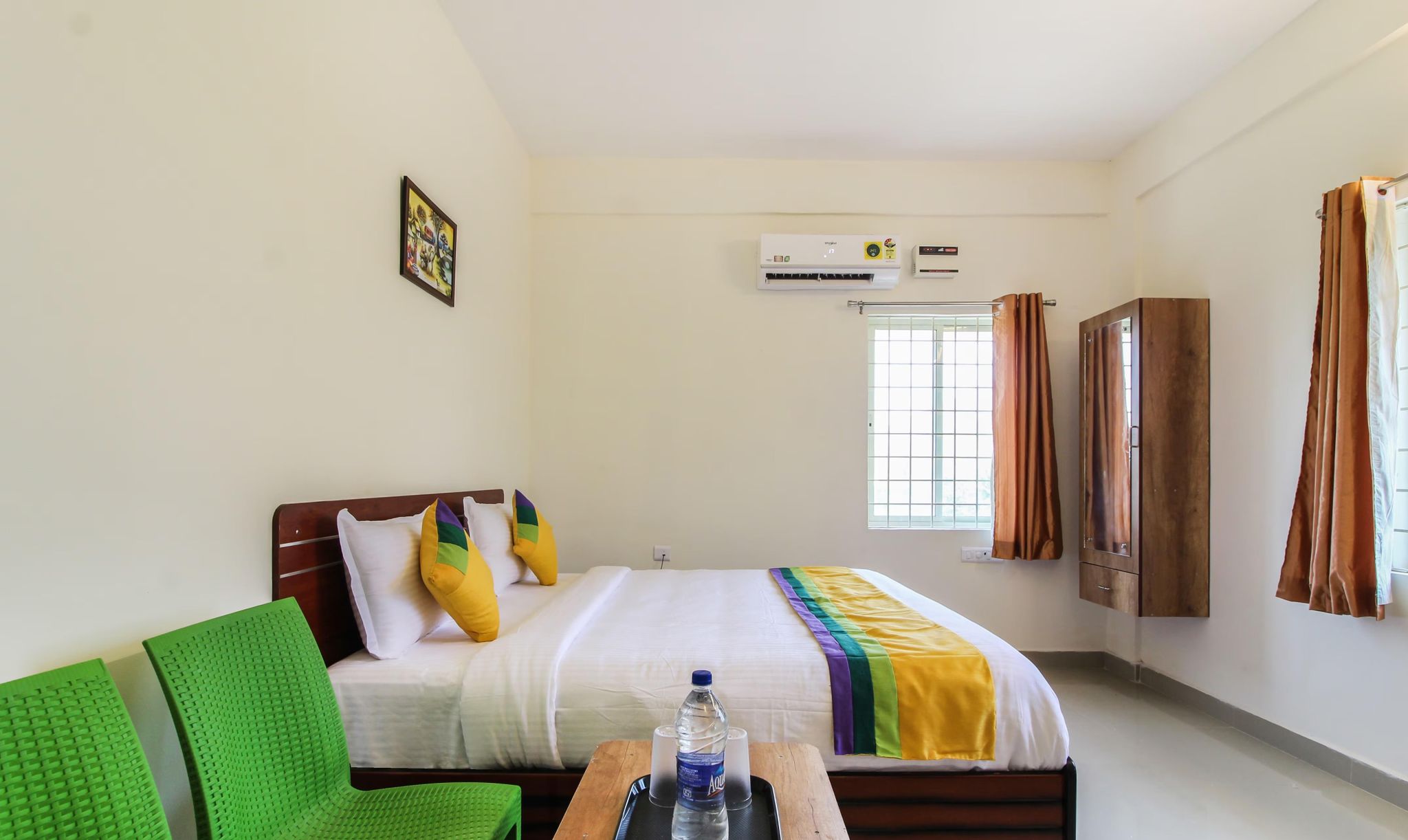 Itsy Hotels Riyas Grand Deluxe Double Room