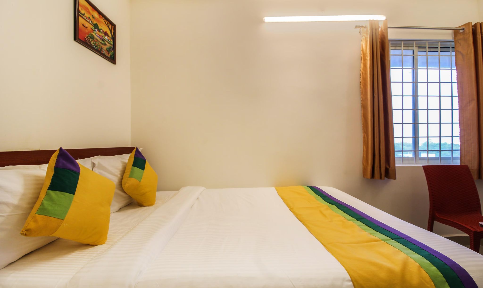 Itsy Hotels Riyas Grand Deluxe Double Room 5