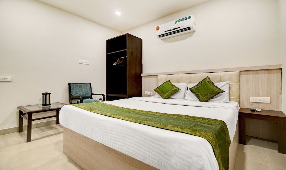 Itsy Hotels Solitaire Oak 3