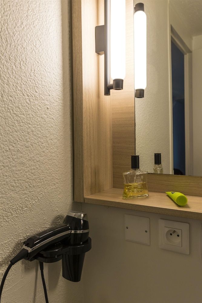 Campanile Le Mans Est Standard Room, 2 Twin Beds 7