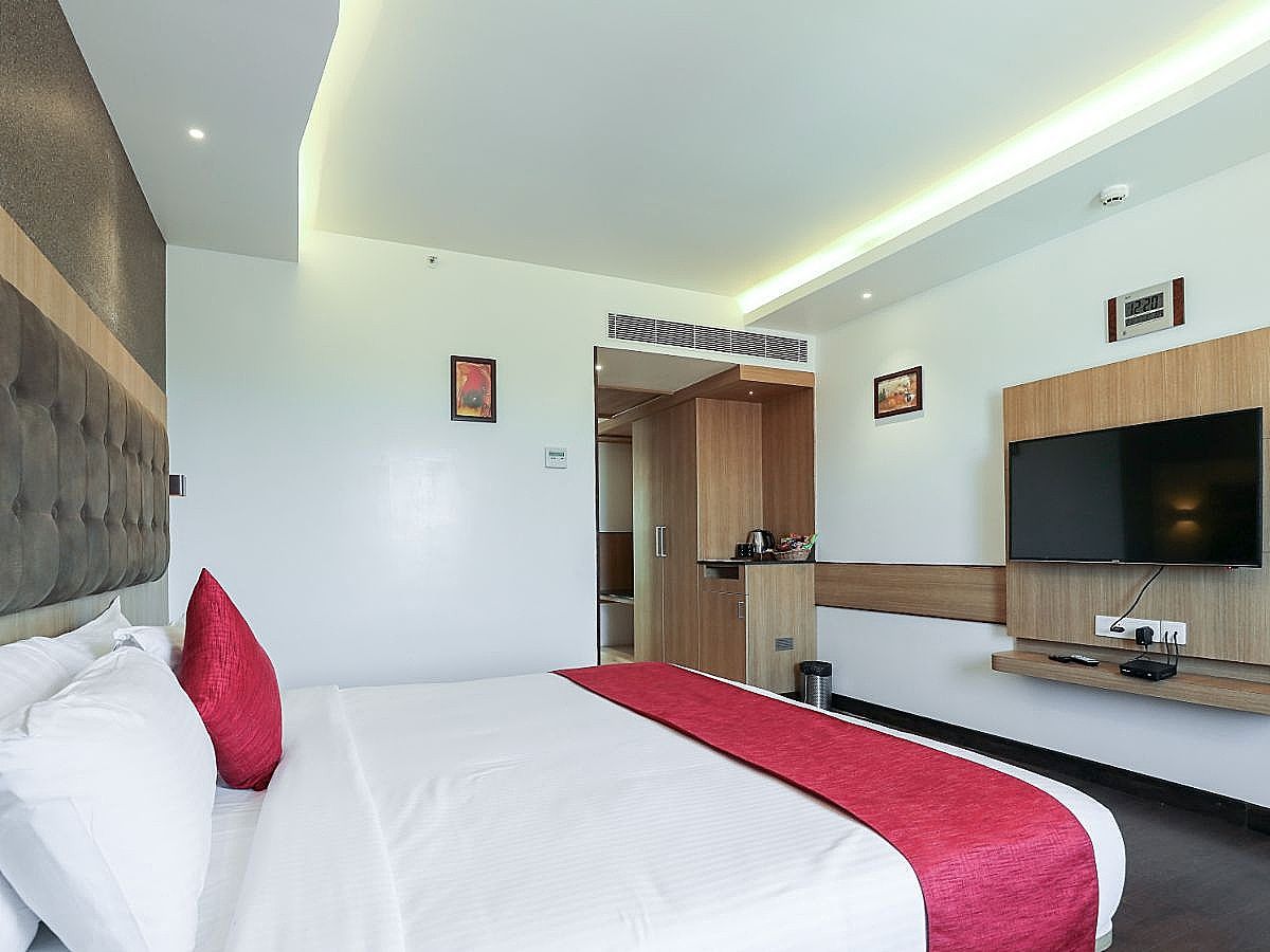 Shivas Galaxy Hotel Deluxe Room 17