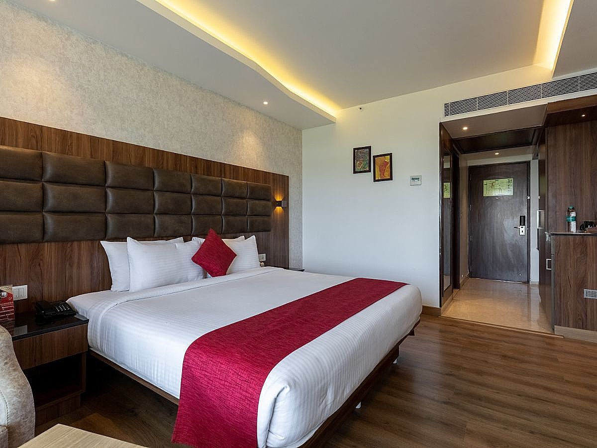 Shivas Galaxy Hotel Deluxe Room 8