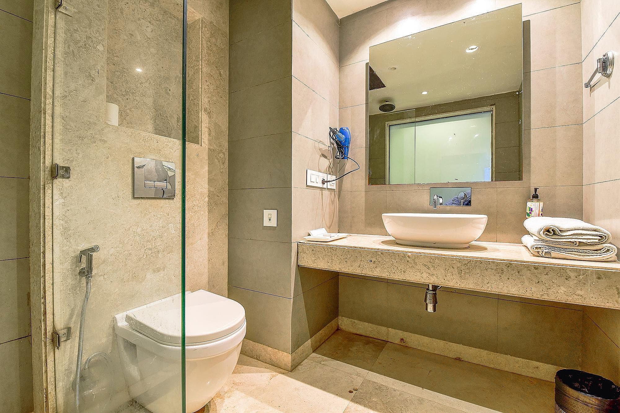 FabHotel Prime The King's Court With Pool and Bar Premium Room with Pool View 13