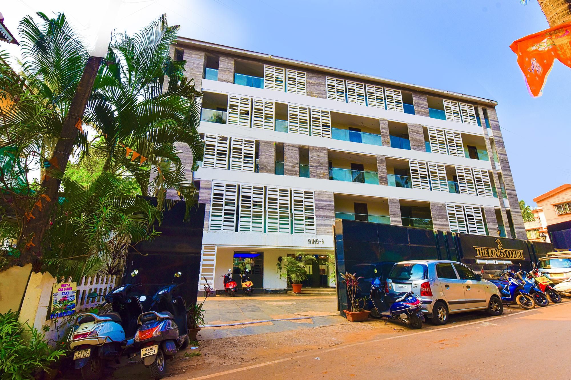 undefined FabHotel Prime The King's Court With Pool and Bar 8