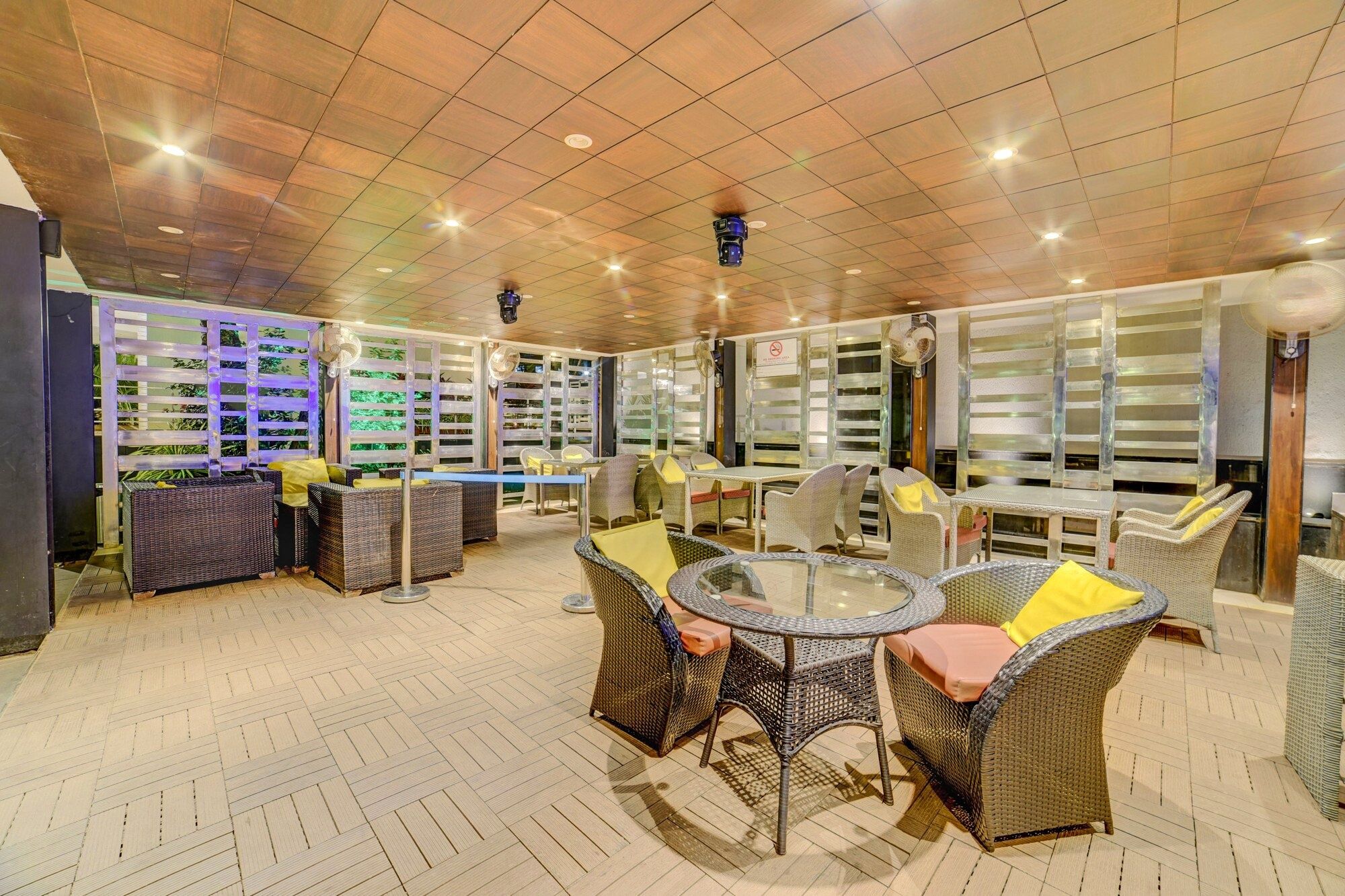 undefined FabHotel Prime The King's Court With Pool and Bar 4