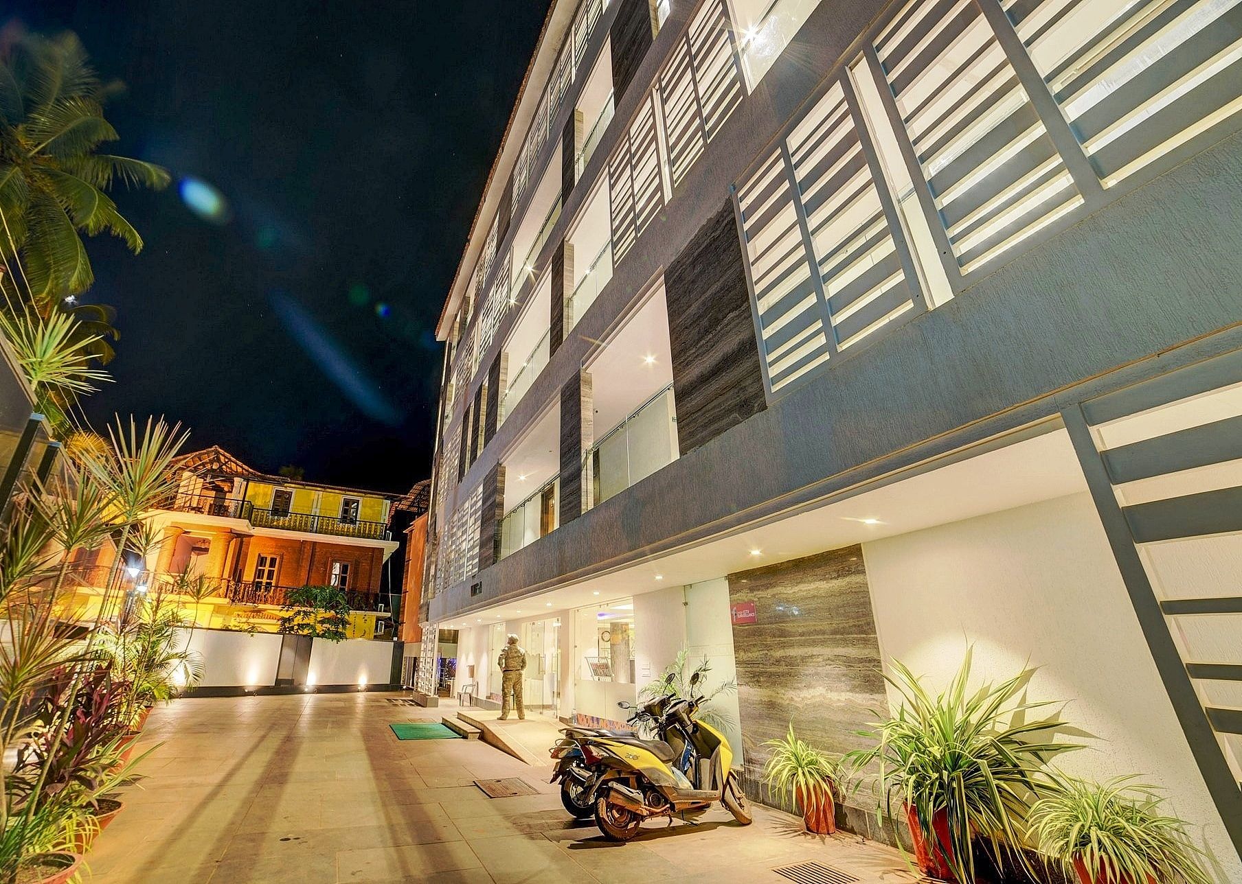 undefined FabHotel Prime The King's Court With Pool and Bar 5