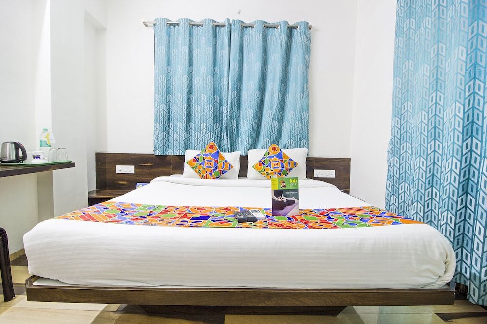 FabHotel House Khas Suites