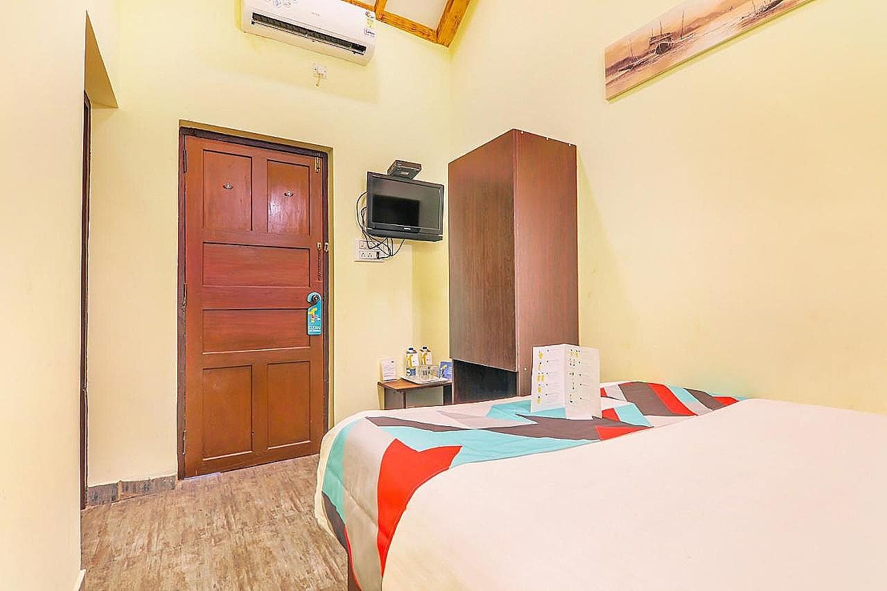 Via Victoria With Pool, Baga Beach Deluxe Double Room 7
