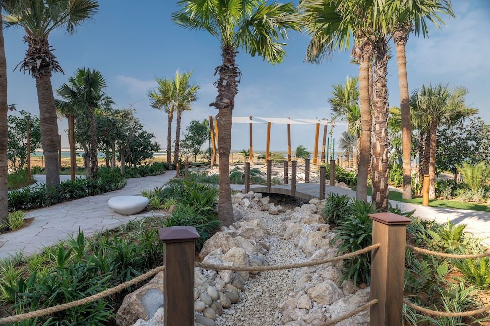 undefined Yas Plaza Marina 2