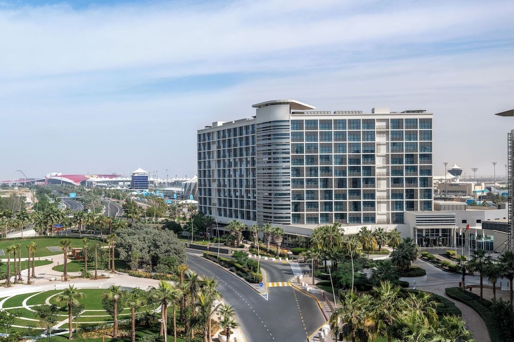 Yas Plaza Marina