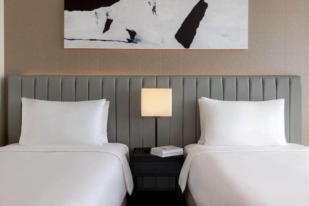 Yas Plaza Marina 2 Twin Deluxe Plaza View Theme Park Access