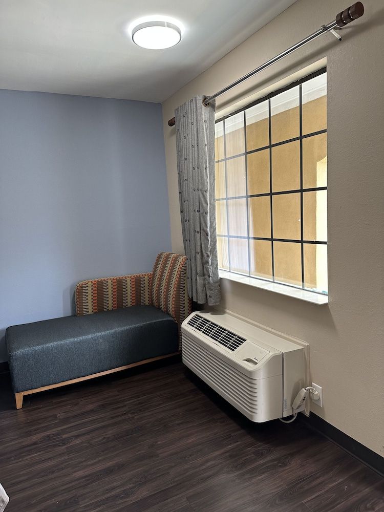 Express Inn & Suites Standard Double Non-Smoking 9