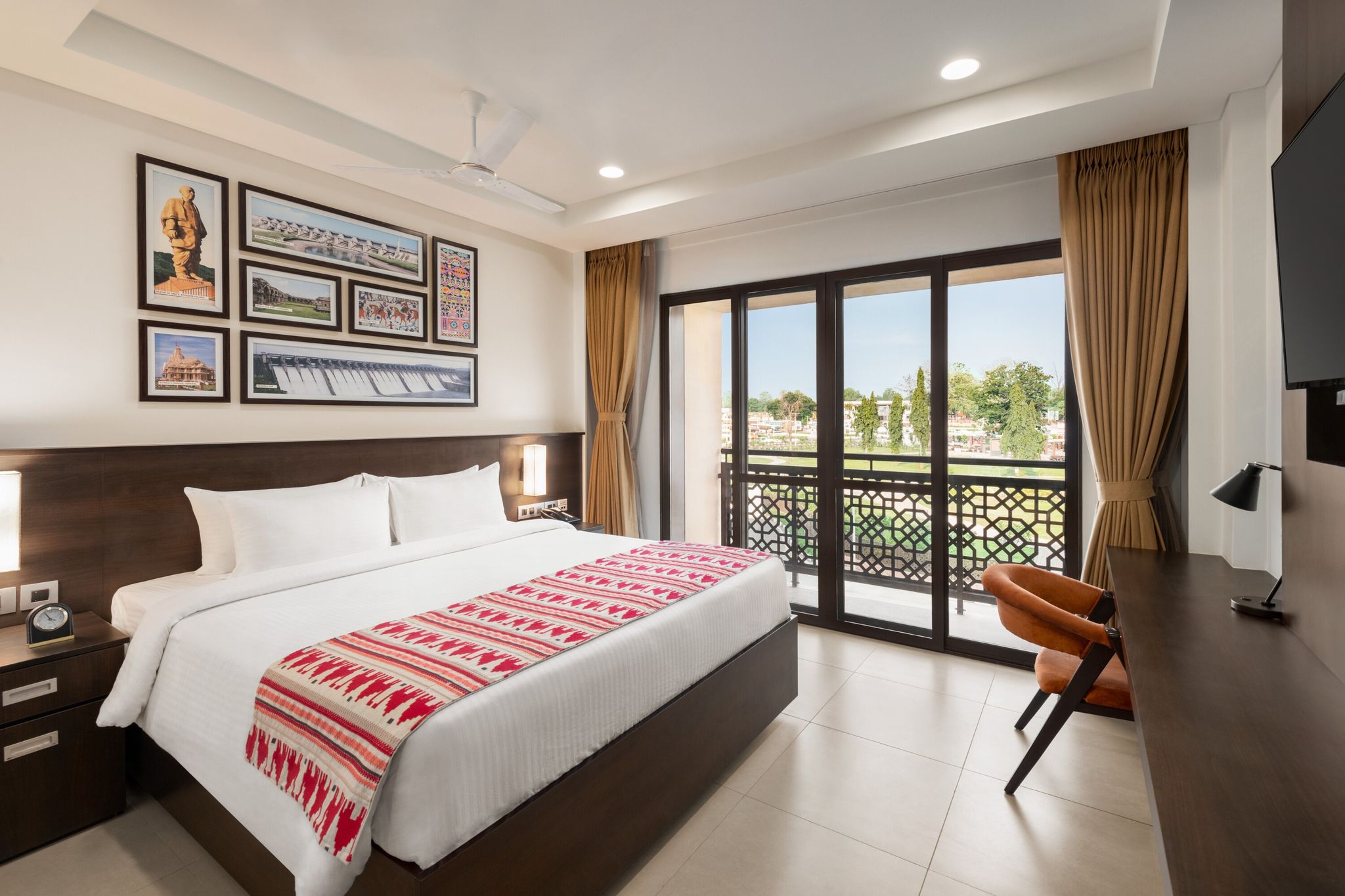 1 King Bed, Mobility Accessible Room, Non-Smoking