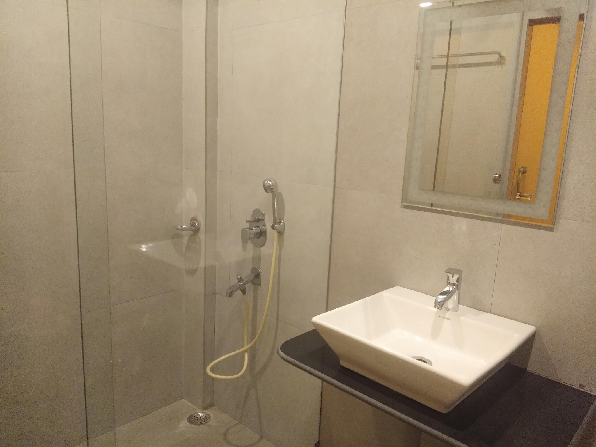 Hotel Golden Pebble Deluxe AC Room 4