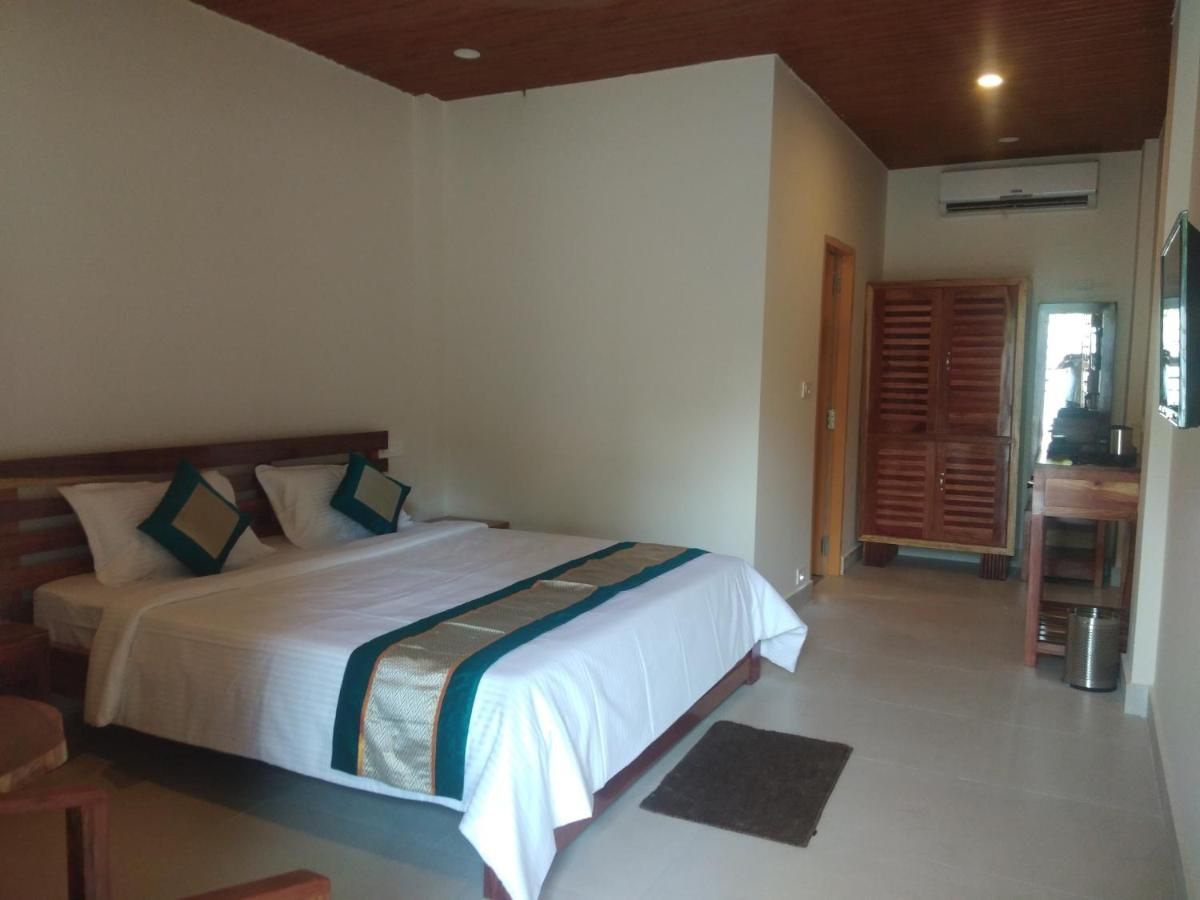 Hotel Golden Pebble Deluxe AC Room 2