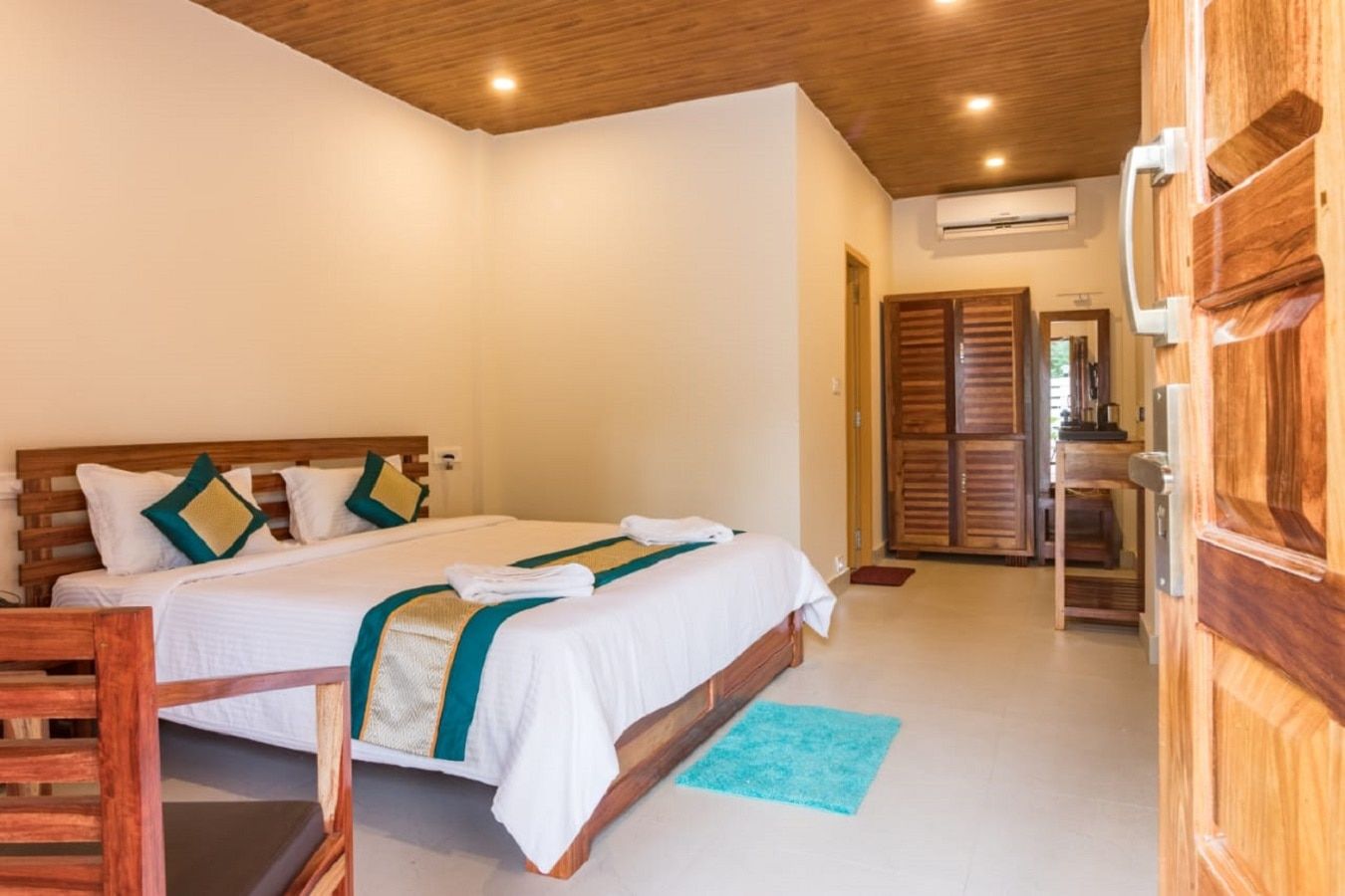 Hotel Golden Pebble Deluxe AC Room