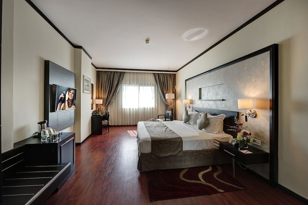 Grandeur Hotel Executive Room 5