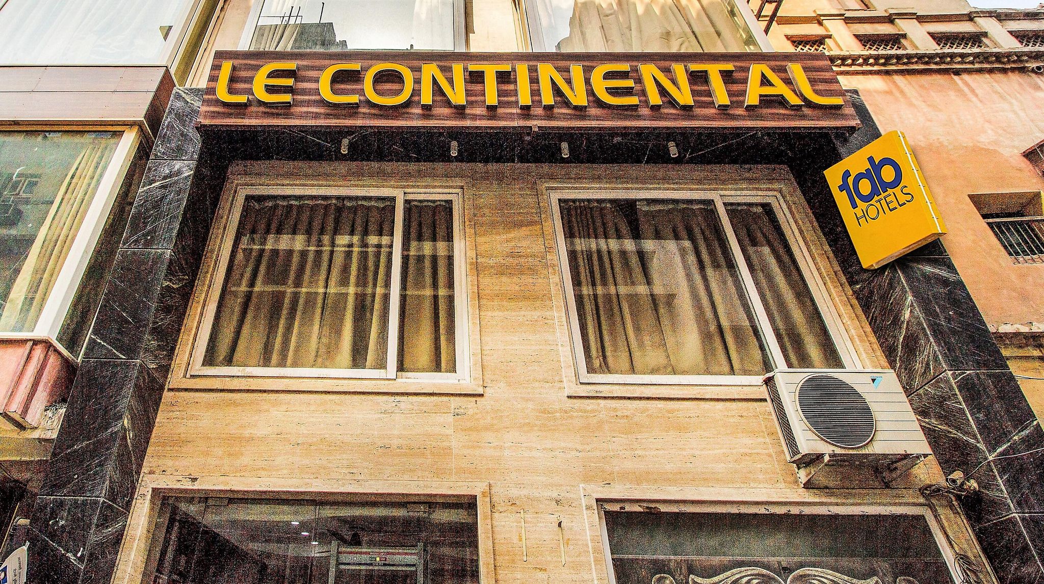undefined FabExpress Le Continental 7