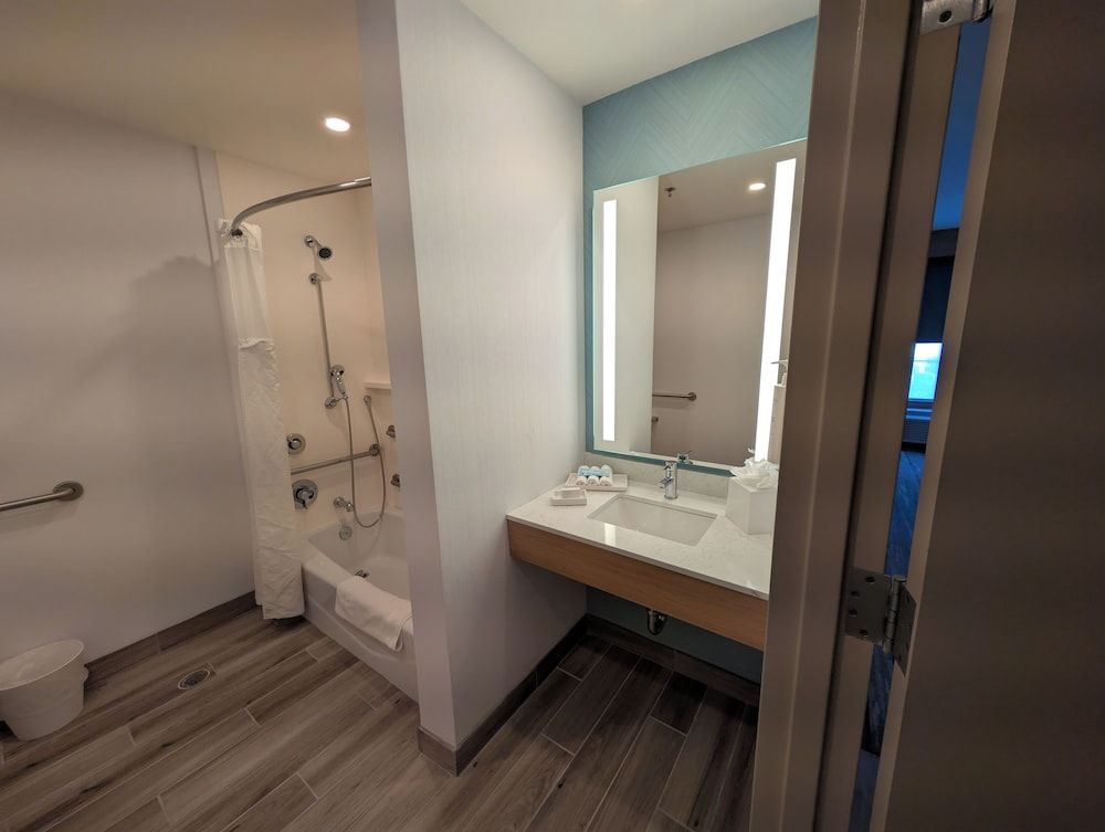 Hilton Garden Inn Las Vegas Strip South Room, Accessible 2