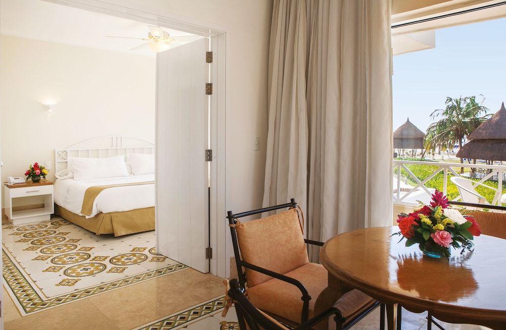 Las Americas Casa de Playa Junior Suite, 1 King Bed, Garden View 6