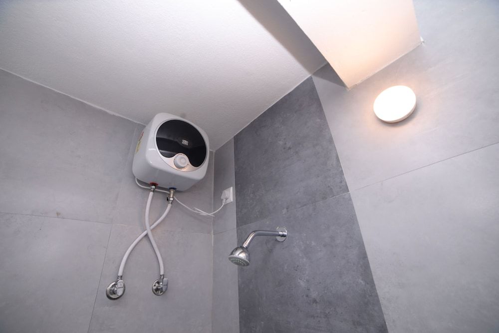 The Base Inn Deluxe Double Room 4